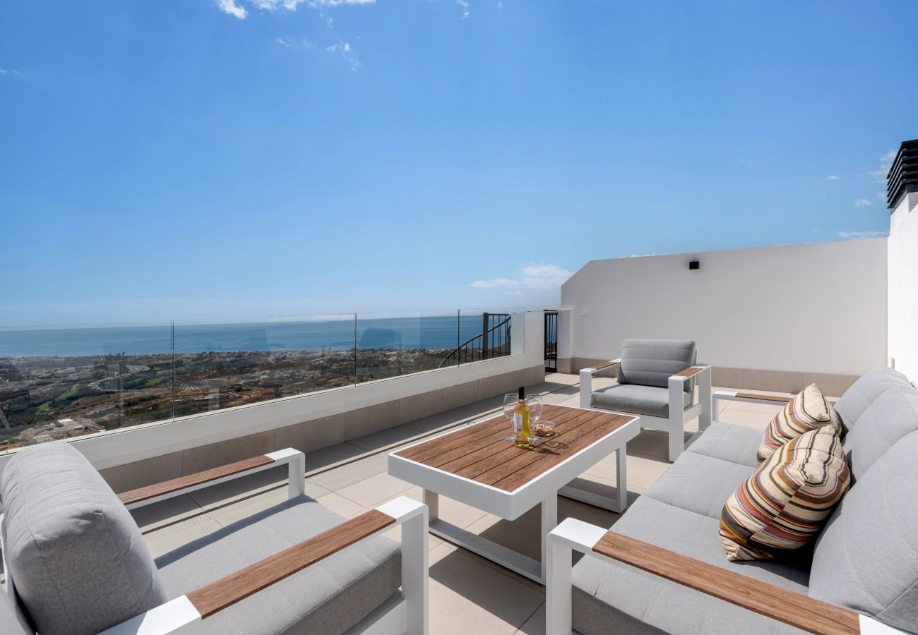 Apartamento en Rincón de la Victoria - Bali en Rincón | Elegante Apartamento de 2 Dormitorios con Terraza y Vistas al Mar