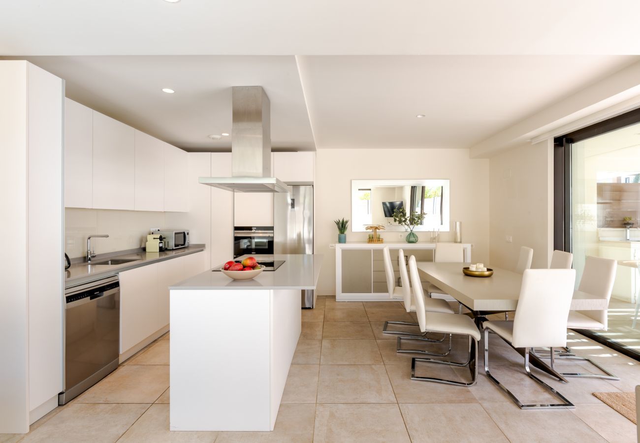 Apartamento en La Cala de Mijas - Azalea Lemac | Moderna vivienda de lujo de 4 dormitorios con piscina privada, gimnasio y terraza en la azotea