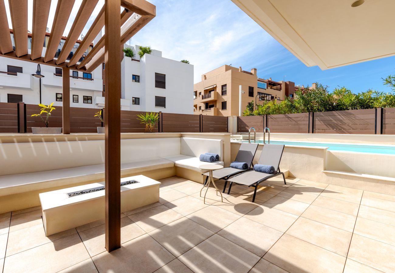 Apartamento en La Cala de Mijas - Azalea Lemac | Moderna vivienda de lujo de 4 dormitorios con piscina privada, gimnasio y terraza en la azotea
