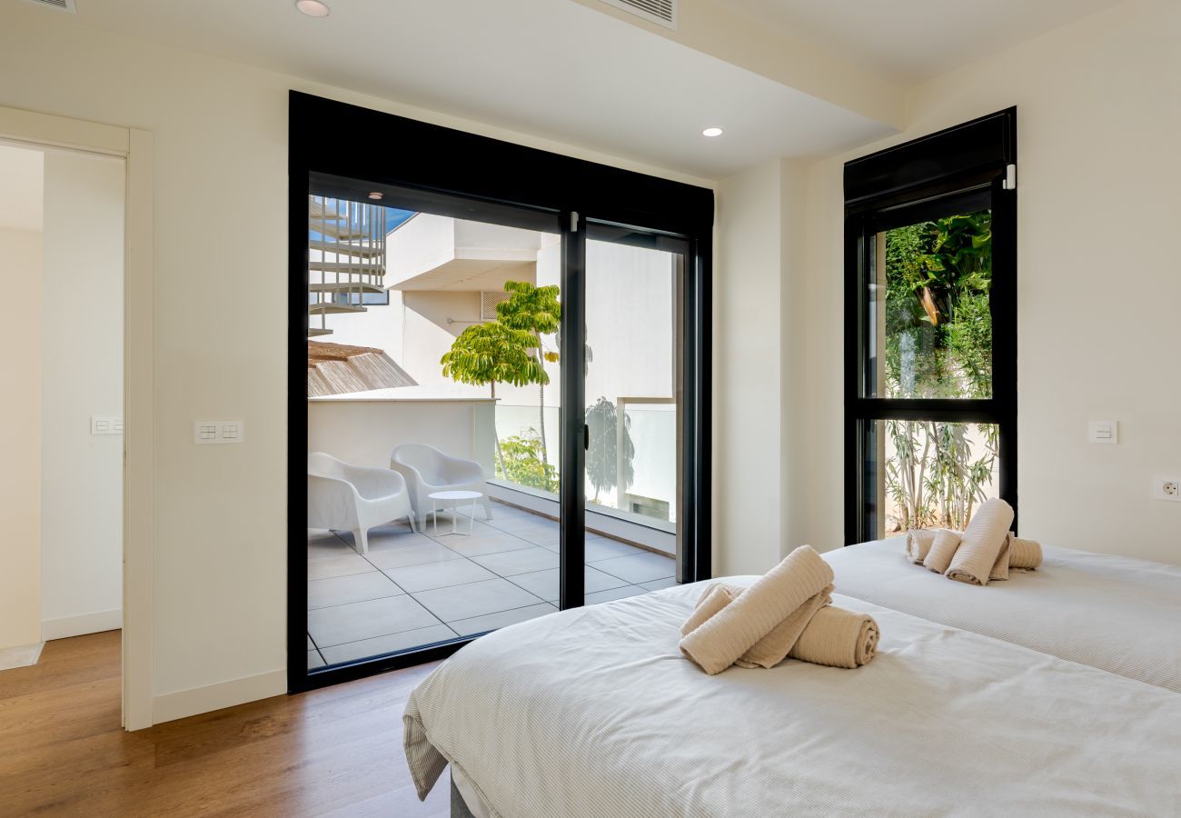 Apartamento en La Cala de Mijas - Azalea Lemac | Moderna vivienda de lujo de 4 dormitorios con piscina privada, gimnasio y terraza en la azotea