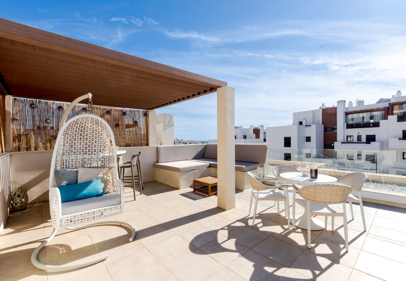 Apartamento en La Cala de Mijas - Azalea Lemac | Moderna vivienda de lujo de 4 dormitorios con piscina privada, gimnasio y terraza en la azotea