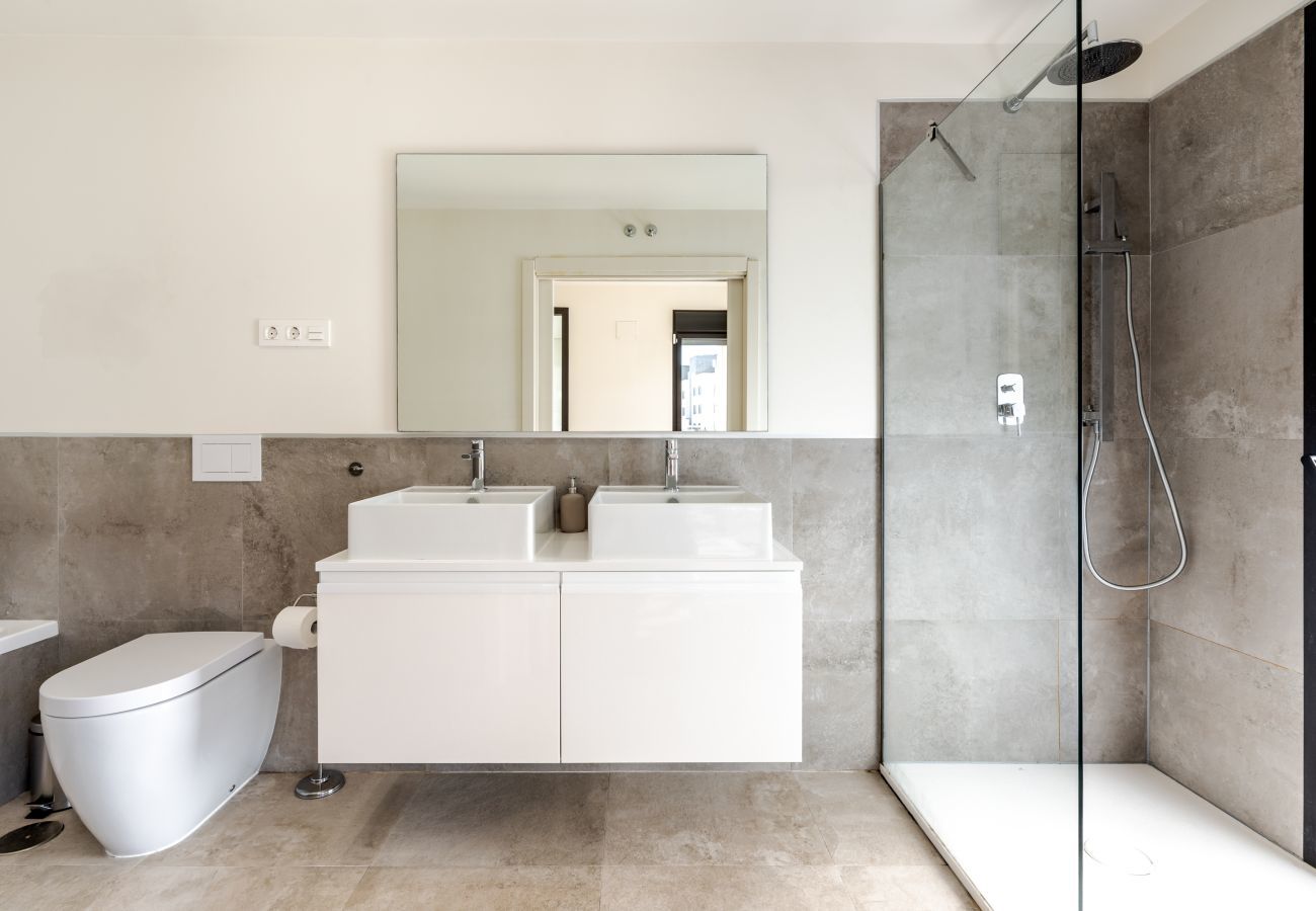 Apartamento en La Cala de Mijas - Azalea Lemac | Moderna vivienda de lujo de 4 dormitorios con piscina privada, gimnasio y terraza en la azotea