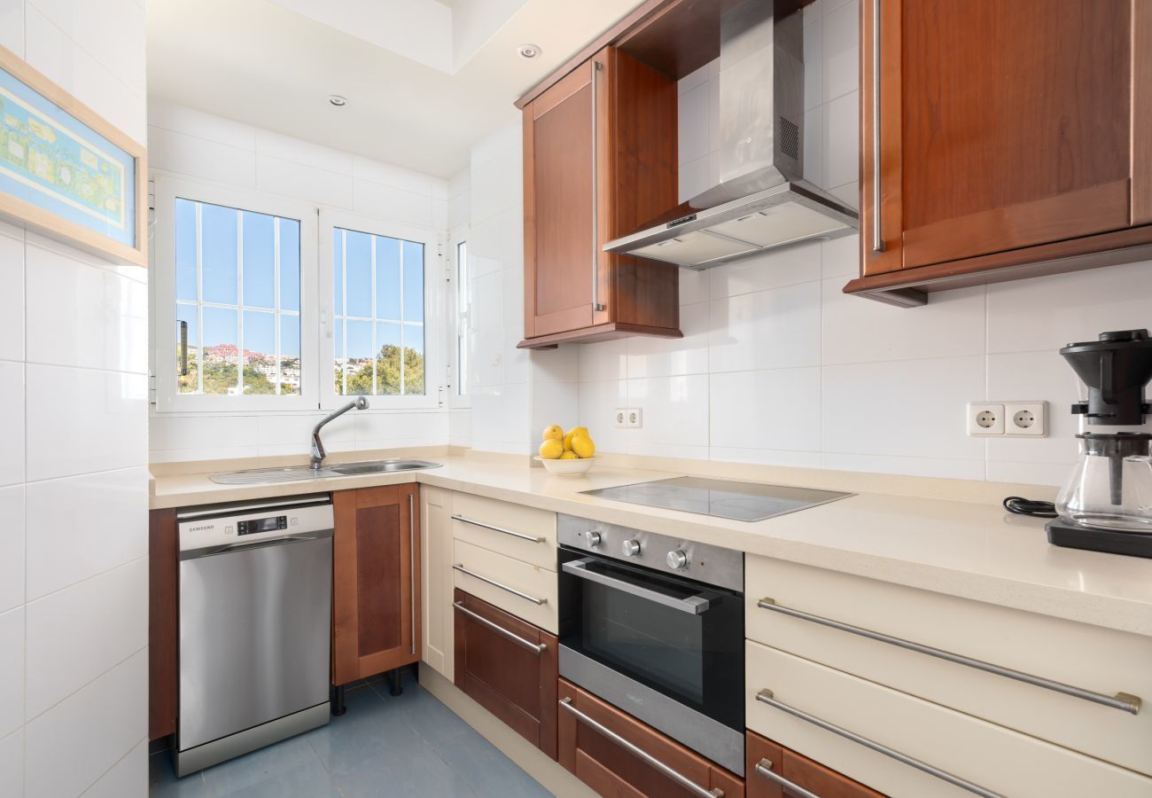 Apartamento en Mijas Costa - Jardines de Calahonda IX | Espectacular apartamento de 3 dormitorios con vistas al mar, terraza y piscina