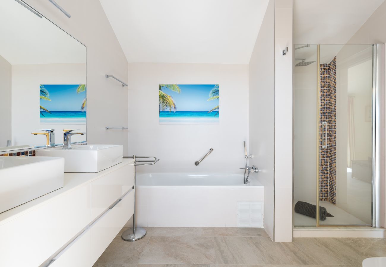 Apartamento en Mijas Costa - Jardines de Calahonda IX | Espectacular apartamento de 3 dormitorios con vistas al mar, terraza y piscina