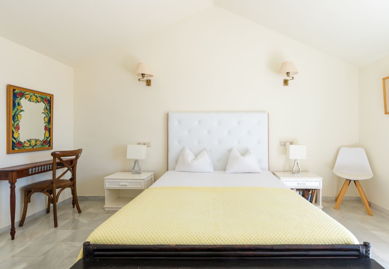 Apartamento en Mijas Costa - Jardines de Calahonda IX | Espectacular apartamento de 3 dormitorios con vistas al mar, terraza y piscina