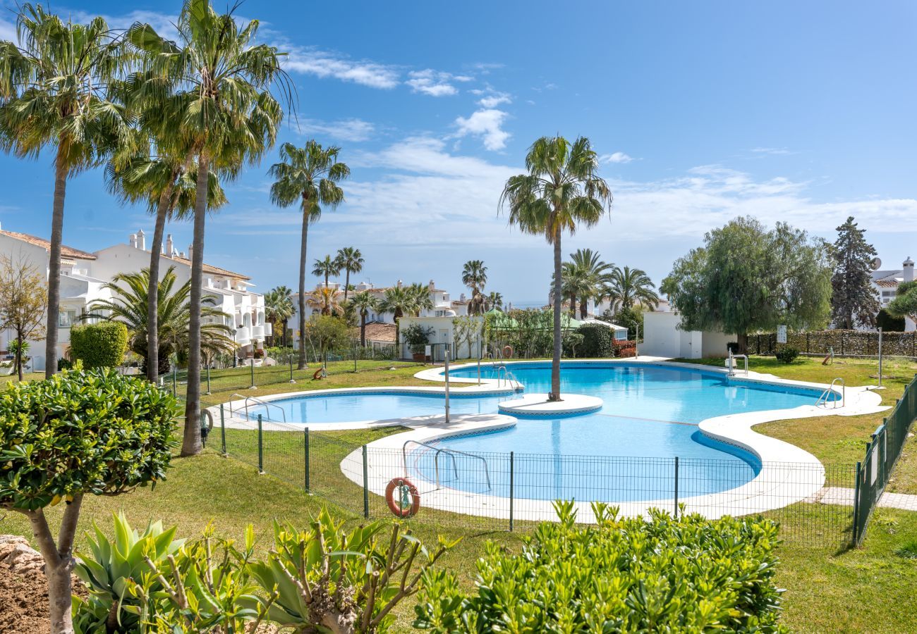 Apartamento en Mijas Costa - Jardines de Calahonda IX | Espectacular apartamento de 3 dormitorios con vistas al mar, terraza y piscina
