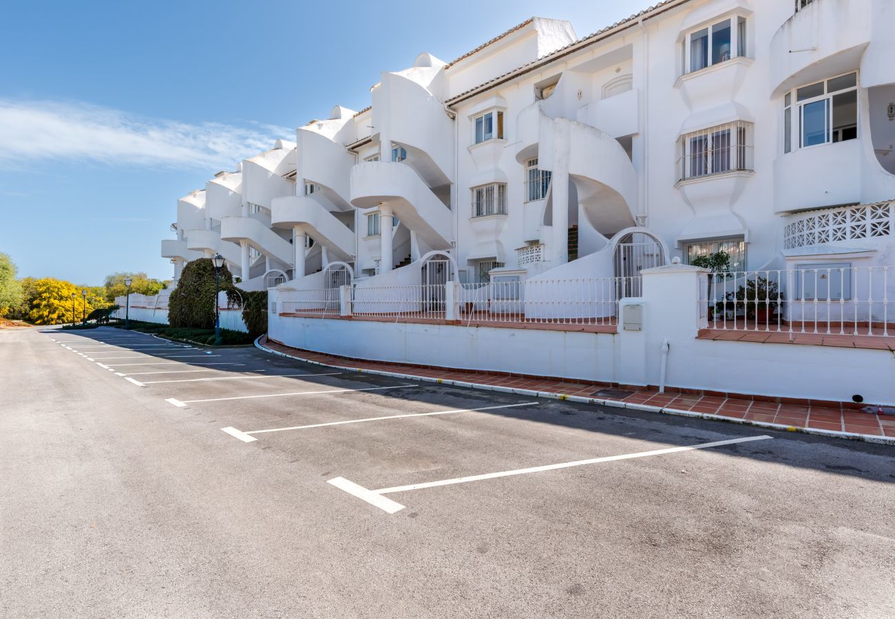Apartamento en Mijas Costa - Jardines de Calahonda IX | Espectacular apartamento de 3 dormitorios con vistas al mar, terraza y piscina