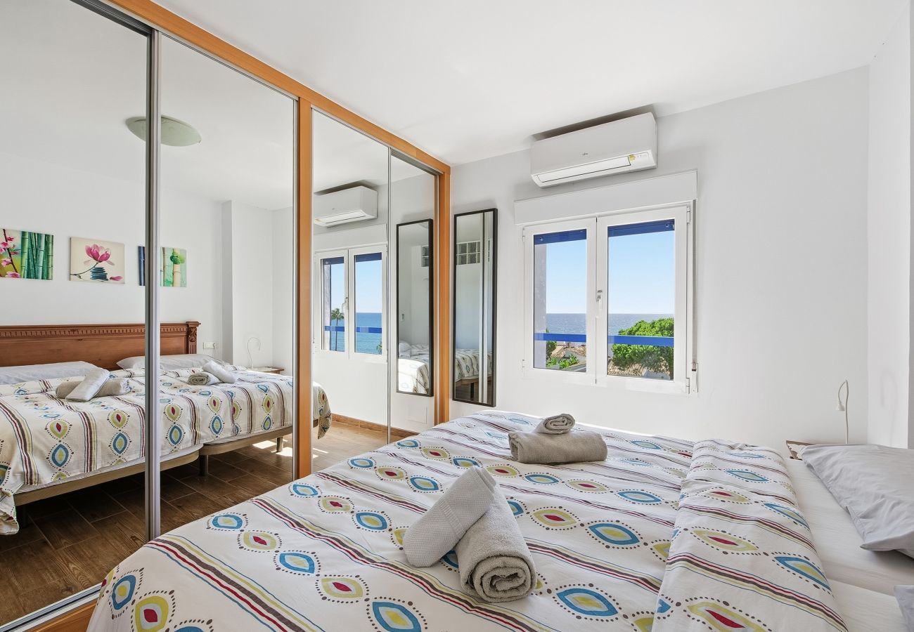 Apartamento en Mijas Costa - Calahonda Beach III – Apartamento frente al mar con vistas al mar en Mijas Costa