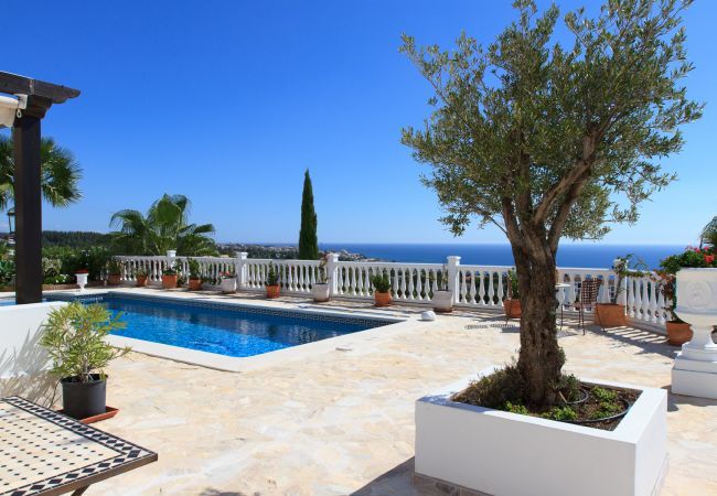 Villa in Mijas Costa - Villa Azalea - Exclusive villa with unique mediterranean view Villa in Mijas Costa - Villa Azalea - Exclusive villa with unique mediterranean view