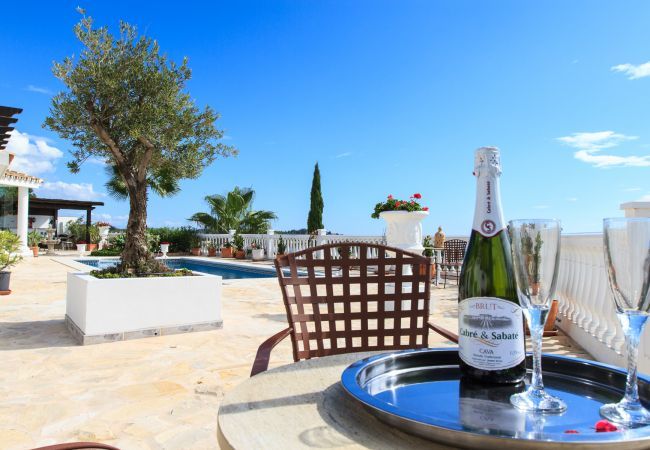 Villa in Mijas Costa - Villa Azalea - Exclusive villa with unique mediterranean view Villa in Mijas Costa - Villa Azalea - Exclusive villa with unique mediterranean view