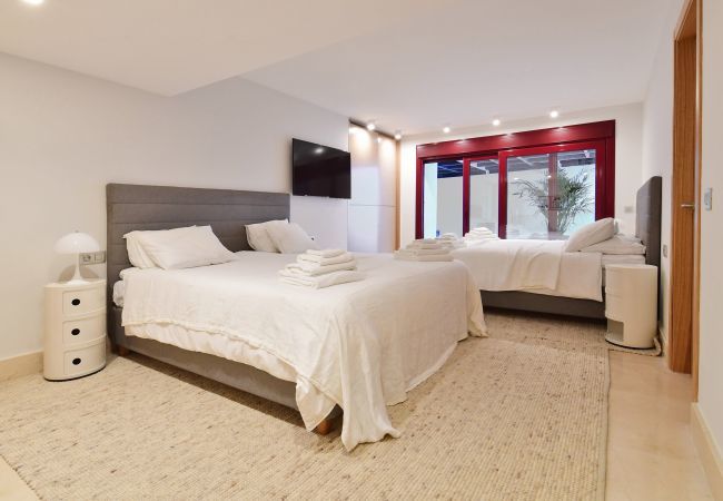 Villa in Marbella - Casa Blanca Marbella - Exclusive Luxury Villa   Villa in Marbella - Casa Blanca Marbella - Exclusive Luxury Villa