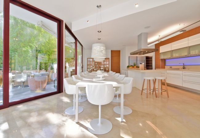 Villa in Marbella - Casa Blanca Marbella - Exclusive Luxury Villa   Villa in Marbella - Casa Blanca Marbella - Exclusive Luxury Villa