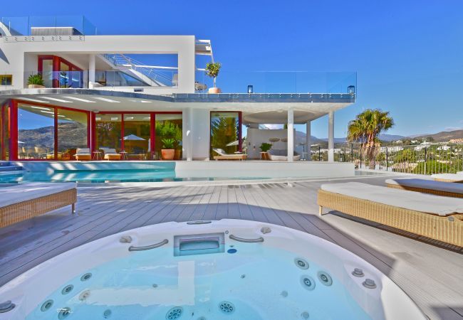 Villa in Marbella - Casa Blanca Marbella - Exclusive Luxury Villa   Villa in Marbella - Casa Blanca Marbella - Exclusive Luxury Villa