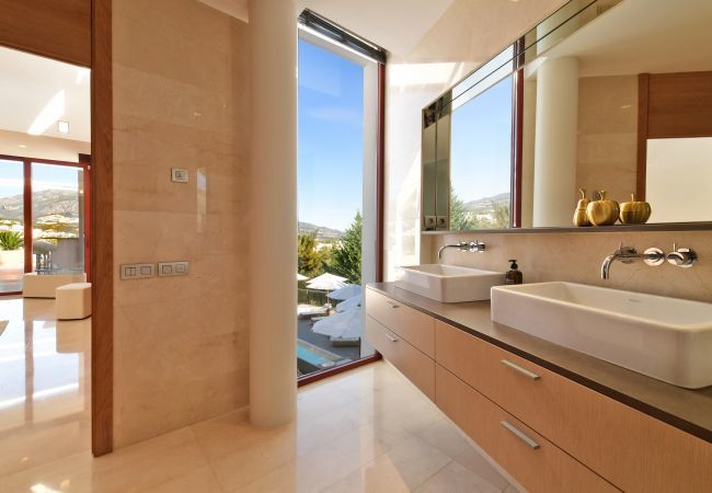 Villa in Marbella - Casa Blanca Marbella - Exclusive Luxury Villa   Villa in Marbella - Casa Blanca Marbella - Exclusive Luxury Villa