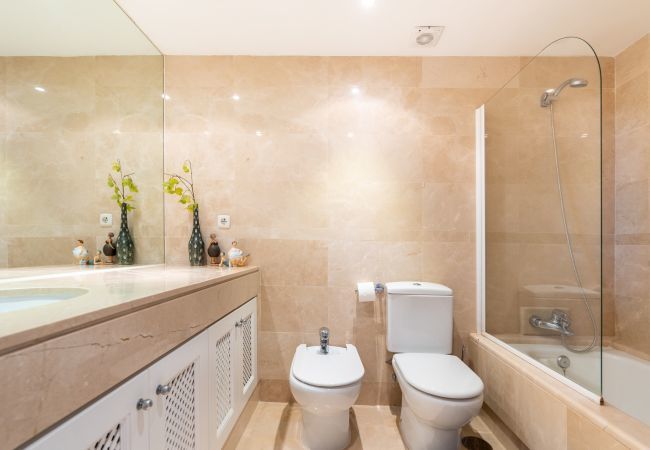 Apartment in Marbella - Las Tortugas Marbella – Luxury Penthouse with Sea Views & Jacuzzi Apartment in Marbella - Las Tortugas Marbella – Luxury Penthouse with Sea Views & Jacuzzi