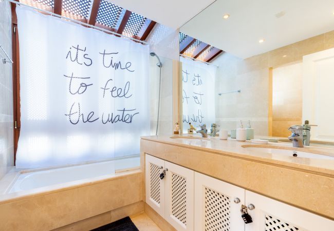 Apartment in Marbella - Las Tortugas Marbella – Luxury Penthouse with Sea Views & Jacuzzi Apartment in Marbella - Las Tortugas Marbella – Luxury Penthouse with Sea Views & Jacuzzi