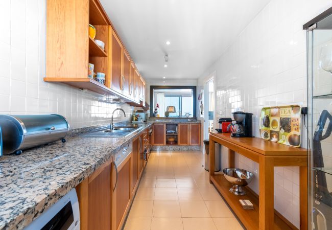 Apartment in Marbella - Las Tortugas Marbella – Luxury Penthouse with Sea Views & Jacuzzi Apartment in Marbella - Las Tortugas Marbella – Luxury Penthouse with Sea Views & Jacuzzi