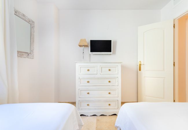 Apartment in Marbella - Los Lagos Golf I | Uniquely styled 3 bedroom apartment in Marbella Apartment in Marbella - Los Lagos Golf I | Uniquely styled 3 bedroom apartment in Marbella