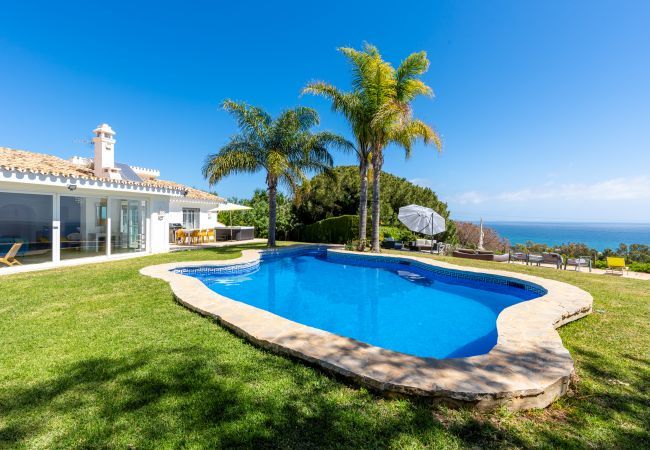 Villa in Mijas Costa - Villa Cabopino | Golfside Villa with Spectacular Ocean Views Villa in Mijas Costa - Villa Cabopino | Golfside Villa with Spectacular Ocean Views