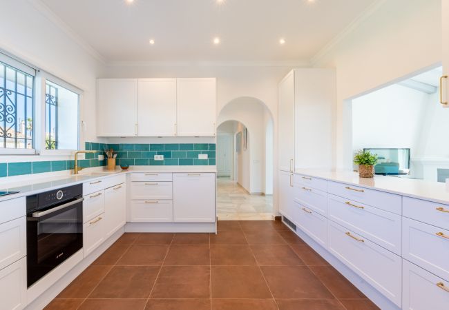 Villa in Mijas Costa - Villa Cabopino | Golfside Villa with Spectacular Ocean Views Villa in Mijas Costa - Villa Cabopino | Golfside Villa with Spectacular Ocean Views