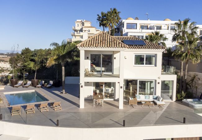Villa in Mijas Costa - Villa Frelouka | Luxury villa for golf lovers with an amazing view. Villa in Mijas Costa - Villa Frelouka | Luxury villa for golf lovers with an amazing view.