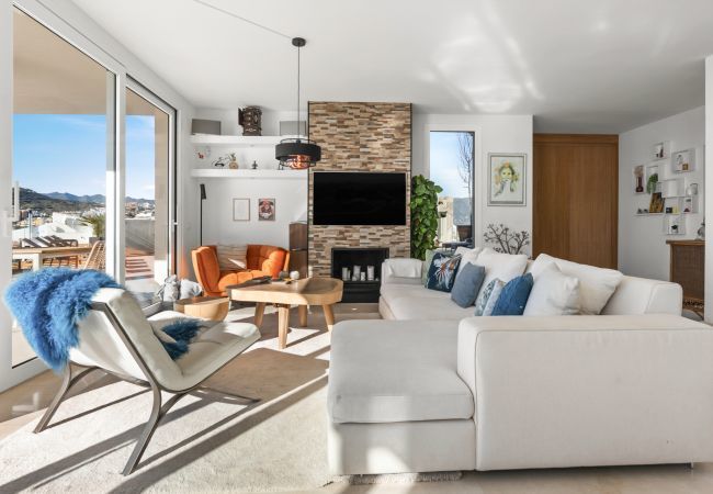 Villa in Mijas Costa - Villa Frelouka | Luxury villa for golf lovers with an amazing view. Villa in Mijas Costa - Villa Frelouka | Luxury villa for golf lovers with an amazing view.