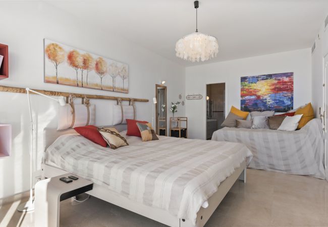 Villa in Mijas Costa - Villa Frelouka | Luxury villa for golf lovers with an amazing view. Villa in Mijas Costa - Villa Frelouka | Luxury villa for golf lovers with an amazing view.