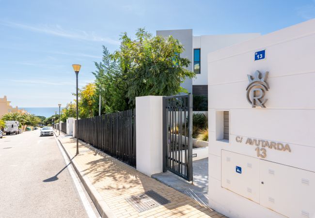 Villa in Mijas Costa - Captivating Calahonda Villa in Mijas Costa - Captivating Calahonda