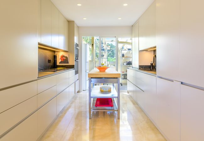 Apartment in Marbella - Elviria Hills Penthouse – Idyllic Golf & Sea View Oasis in Marbella Apartment in Marbella - Elviria Hills Penthouse – Idyllic Golf & Sea View Oasis in Marbella