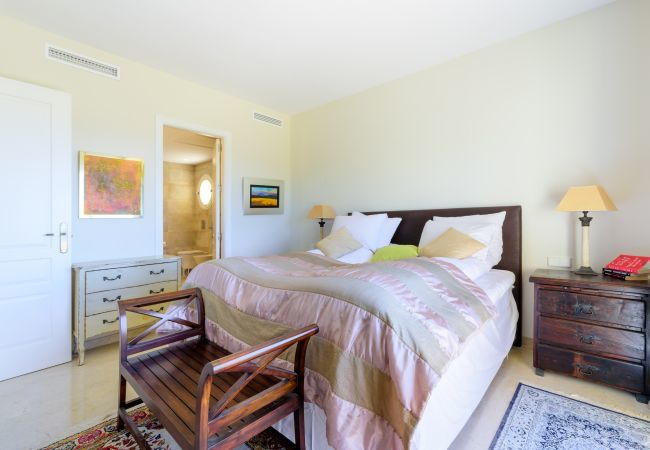 Apartment in Marbella - Elviria Hills Penthouse – Idyllic Golf & Sea View Oasis in Marbella Apartment in Marbella - Elviria Hills Penthouse – Idyllic Golf & Sea View Oasis in Marbella