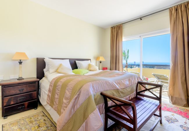 Apartment in Marbella - Elviria Hills Penthouse – Idyllic Golf & Sea View Oasis in Marbella Apartment in Marbella - Elviria Hills Penthouse – Idyllic Golf & Sea View Oasis in Marbella