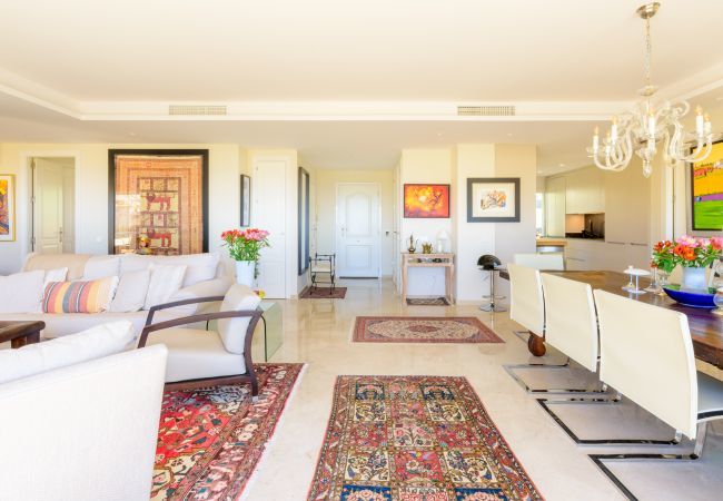 Apartment in Marbella - Elviria Hills Penthouse – Idyllic Golf & Sea View Oasis in Marbella Apartment in Marbella - Elviria Hills Penthouse – Idyllic Golf & Sea View Oasis in Marbella