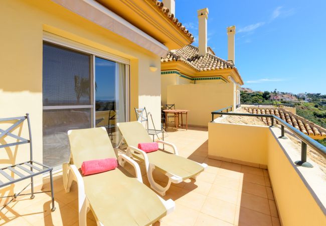 Apartment in Marbella - Elviria Hills Penthouse – Idyllic Golf & Sea View Oasis in Marbella Apartment in Marbella - Elviria Hills Penthouse – Idyllic Golf & Sea View Oasis in Marbella