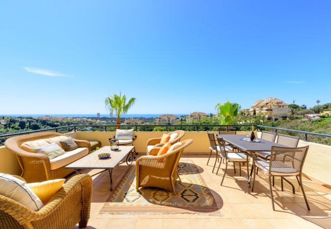 Apartment in Marbella - Elviria Hills Penthouse – Idyllic Golf & Sea View Oasis in Marbella Apartment in Marbella - Elviria Hills Penthouse – Idyllic Golf & Sea View Oasis in Marbella