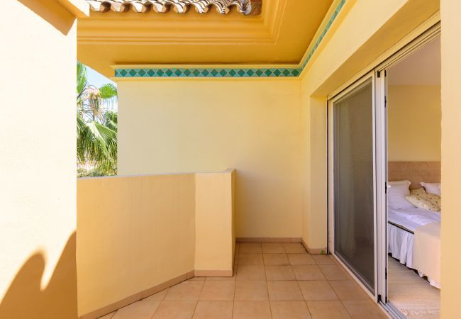 Apartment in Marbella - Elviria Hills Penthouse – Idyllic Golf & Sea View Oasis in Marbella Apartment in Marbella - Elviria Hills Penthouse – Idyllic Golf & Sea View Oasis in Marbella