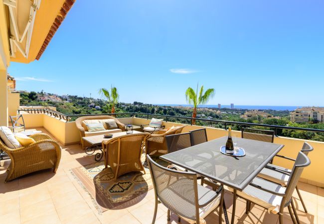 Apartment in Marbella - Elviria Hills Penthouse – Idyllic Golf & Sea View Oasis in Marbella Apartment in Marbella - Elviria Hills Penthouse – Idyllic Golf & Sea View Oasis in Marbella