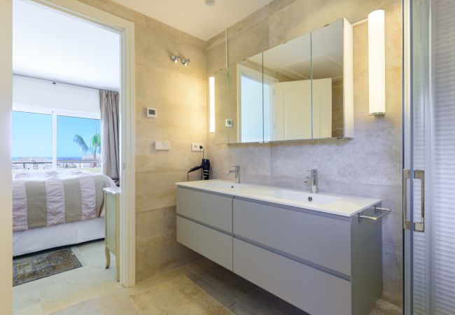 Apartment in Marbella - Elviria Hills Penthouse – Idyllic Golf & Sea View Oasis in Marbella Apartment in Marbella - Elviria Hills Penthouse – Idyllic Golf & Sea View Oasis in Marbella