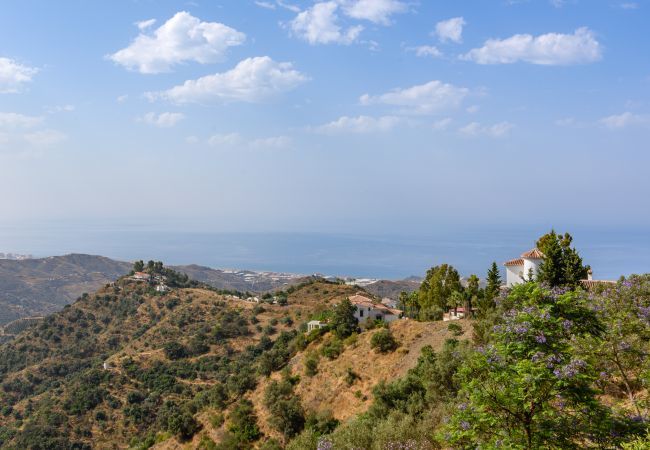 Villa in Sayalonga - Casa Kousgaard | Sayalonga Mountain House with Sea Views & Pool Villa in Sayalonga - Casa Kousgaard | Sayalonga Mountain House with Sea Views & Pool