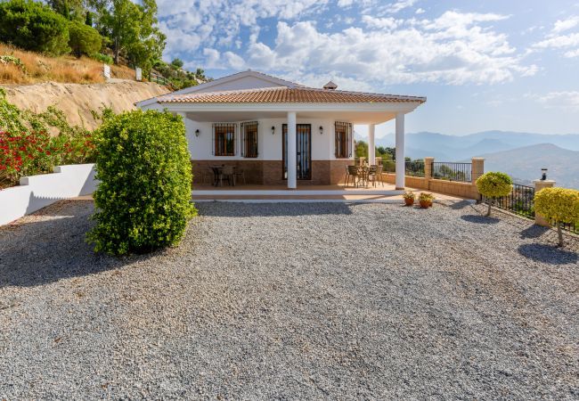 Villa in Sayalonga - Casa Kousgaard | Sayalonga Mountain House with Sea Views & Pool Villa in Sayalonga - Casa Kousgaard | Sayalonga Mountain House with Sea Views & Pool