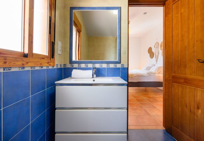 Villa in Sayalonga - Casa Kousgaard | Sayalonga Mountain House with Sea Views & Pool Villa in Sayalonga - Casa Kousgaard | Sayalonga Mountain House with Sea Views & Pool