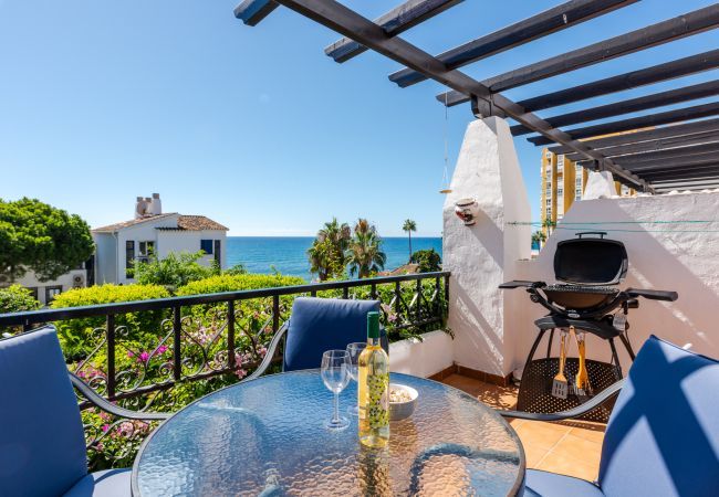 Apartment in Mijas Costa - Calahonda Beach III – Beachfront Apartment with Sea Views in Mijas Costa