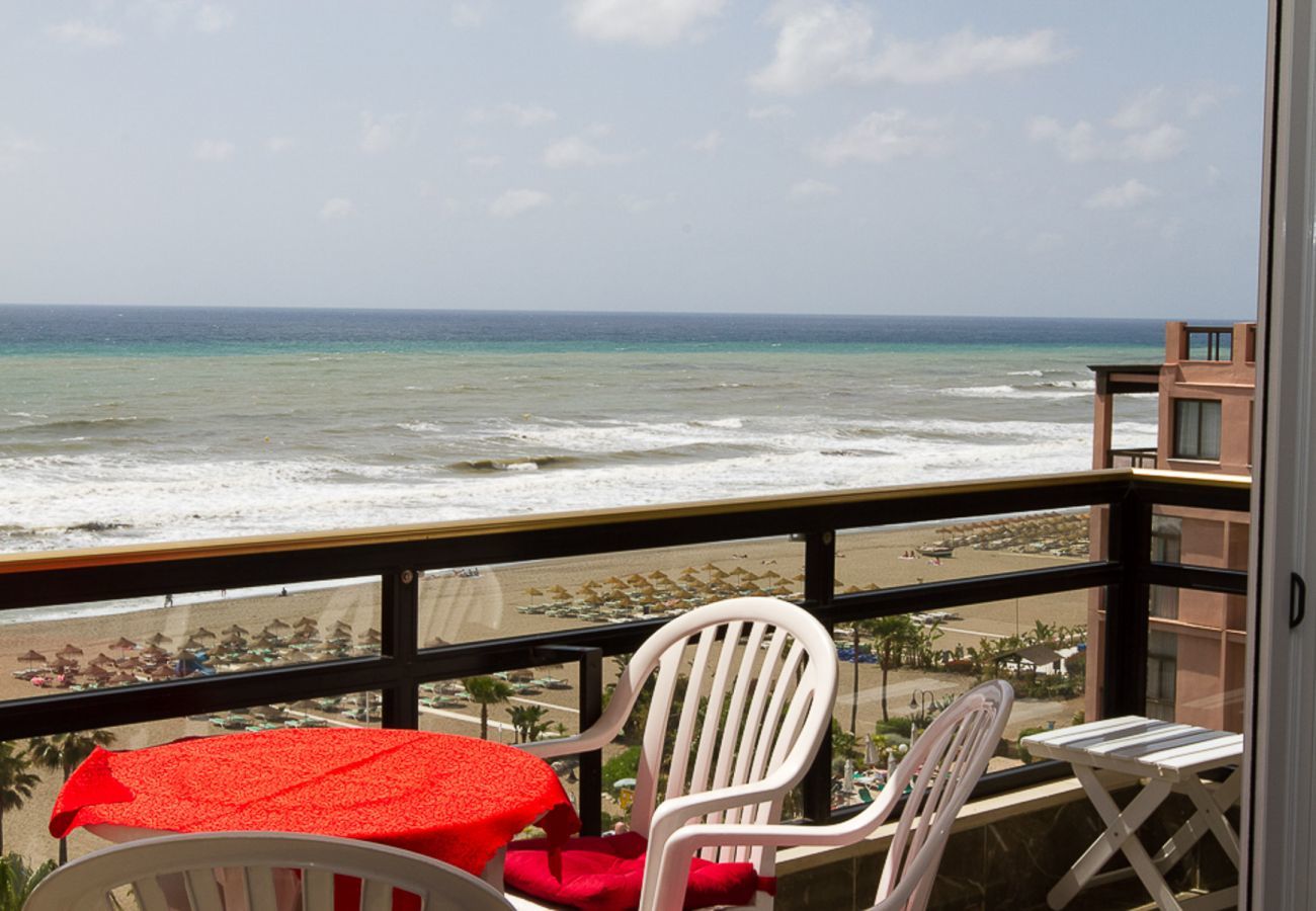 Apartment in Torremolinos - Carihuela - Frontline Beach Apartment in Torremolinos