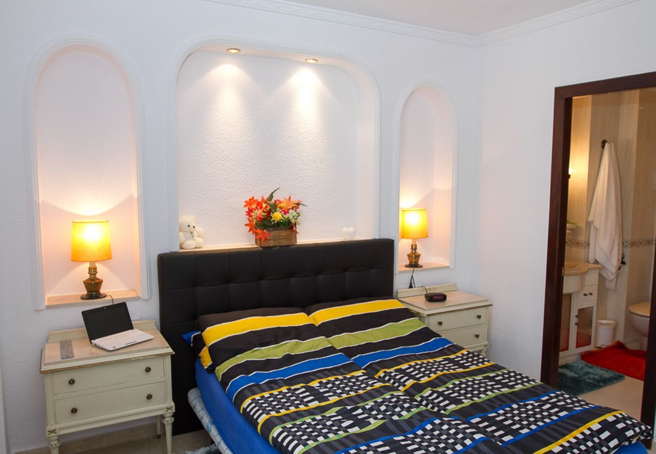 Apartment in Torremolinos - Carihuela - Frontline Beach Apartment in Torremolinos