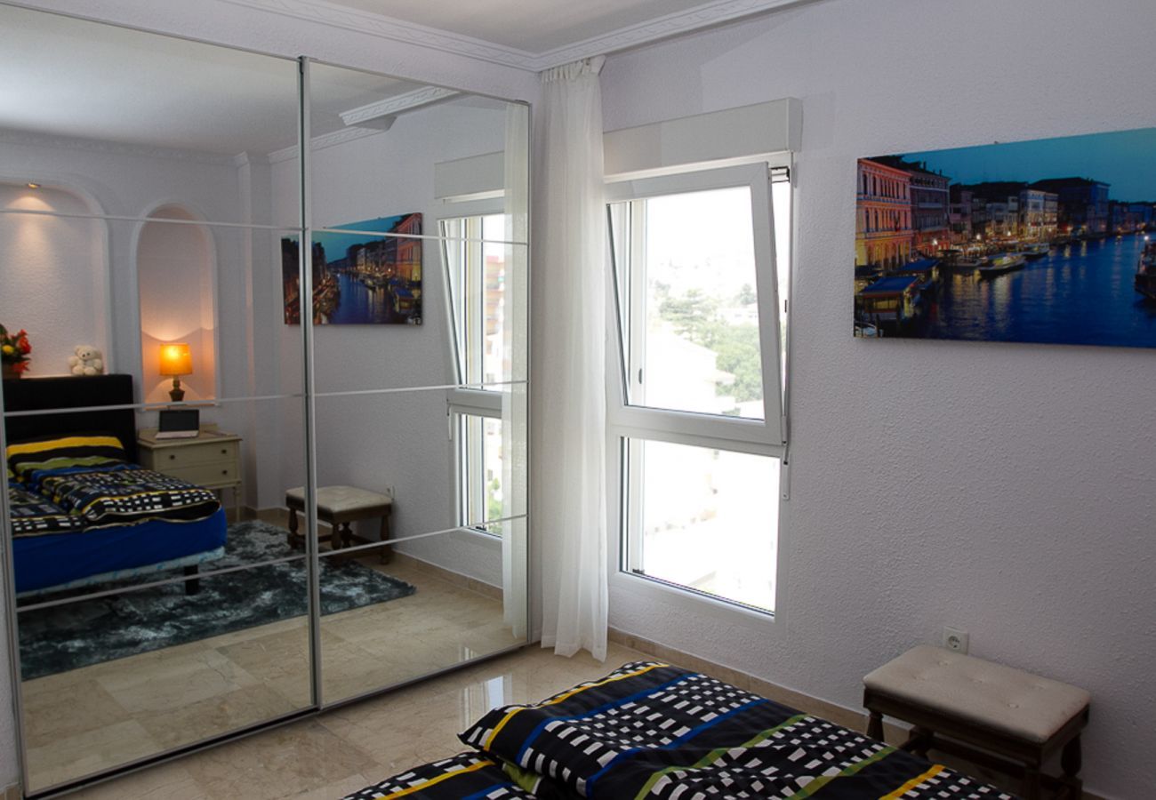 Apartment in Torremolinos - Carihuela - Frontline Beach Apartment in Torremolinos