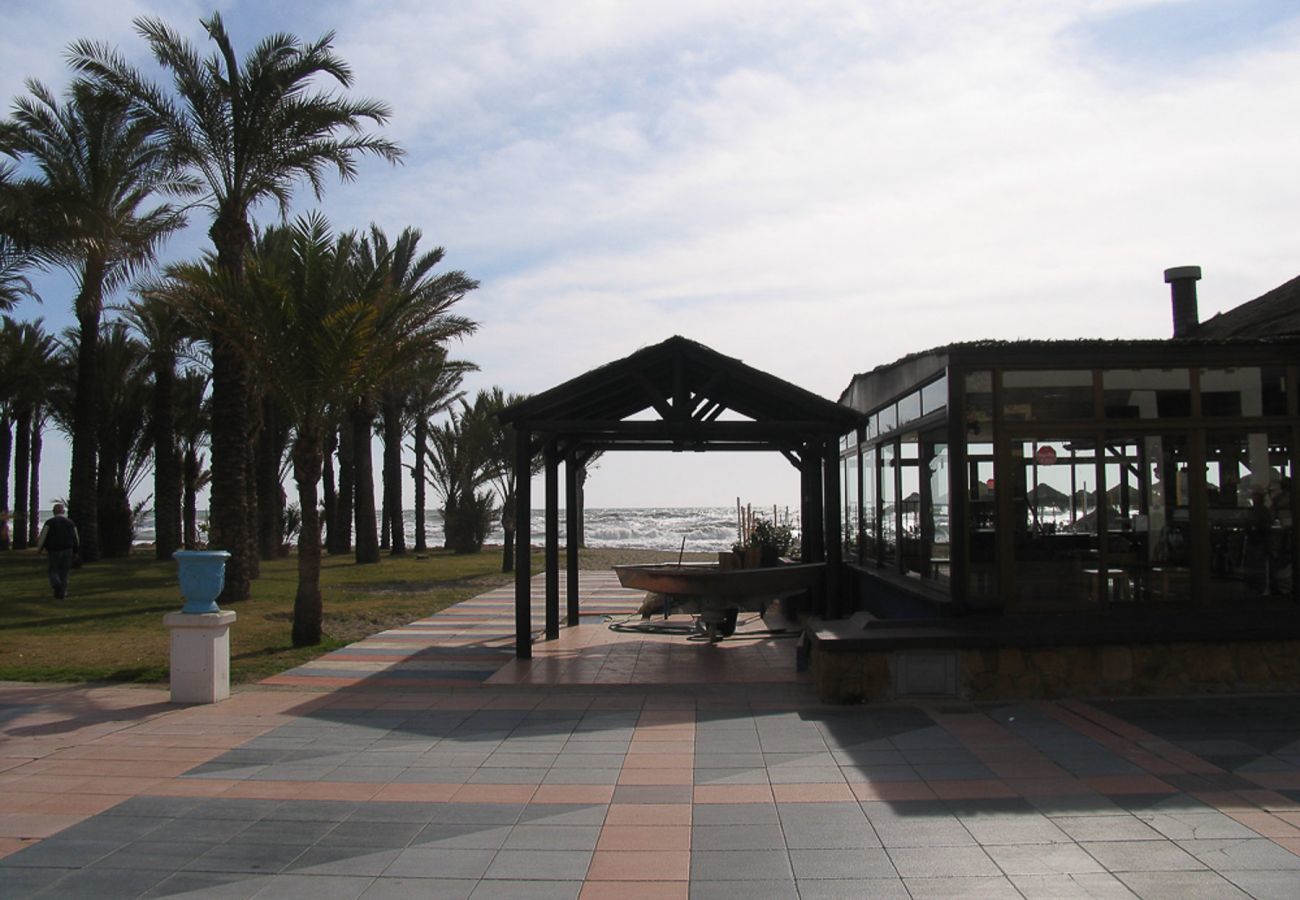 Apartment in Torremolinos - Carihuela - Frontline Beach Apartment in Torremolinos