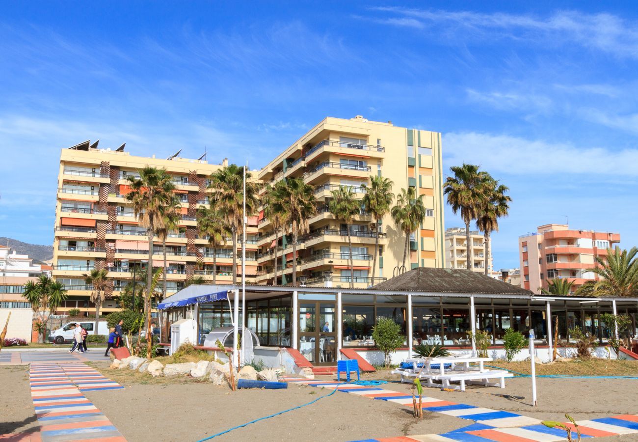 Apartment in Torremolinos - Carihuela - Frontline Beach Apartment in Torremolinos