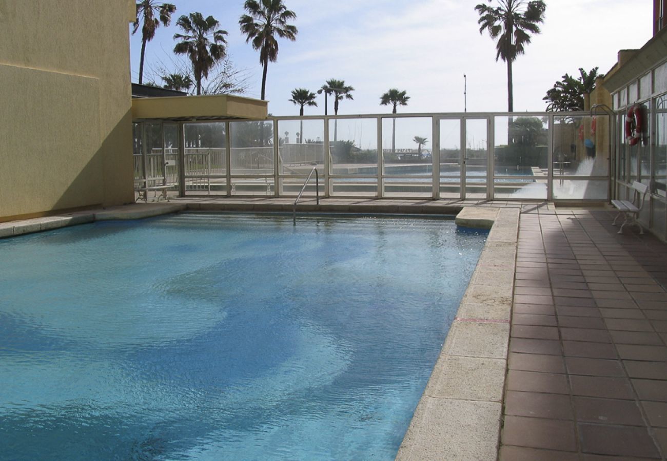 Apartment in Torremolinos - Carihuela - Frontline Beach Apartment in Torremolinos