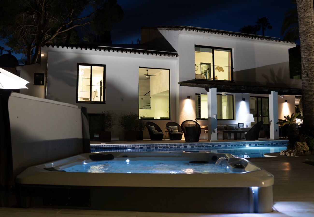 Villa in Marbella - La Corsa Marbella - Luxury 5 bed/bath villa with private pool, jacuzzi