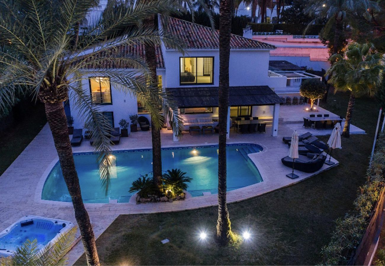 Villa in Marbella - La Corsa Marbella - Luxury 5 bed/bath villa with private pool, jacuzzi