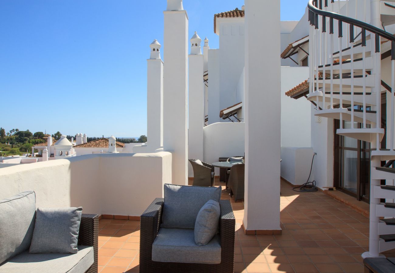 Apartment in Estepona - Top del Golf Hills Marbella - Large roof top lounge terrace